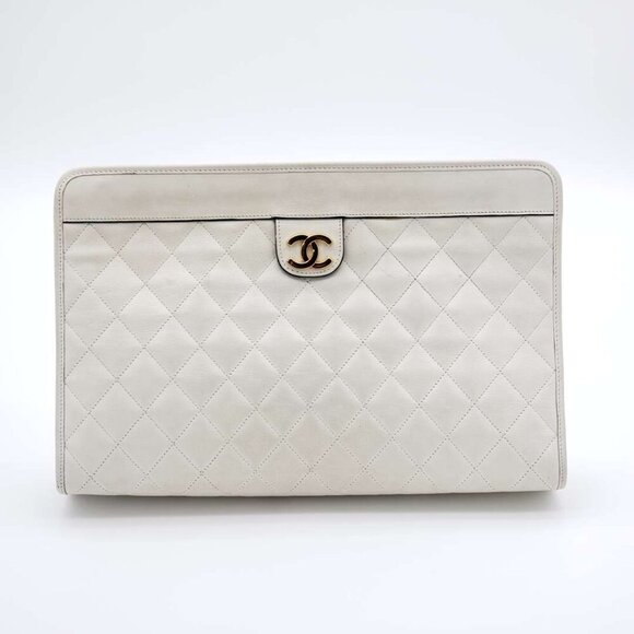 CHANEL Handbags - 100% Authentic CHANEL Classic Leather Clutch Bag 500-101424